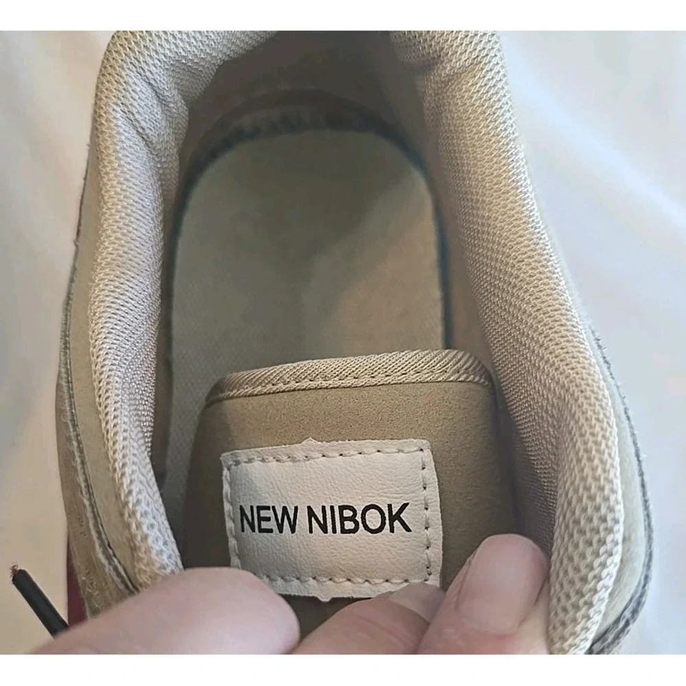 New Nibok Brown and Red Heart Shoes Sneakers  Unisex Women's‎ 11, Men's 9.5